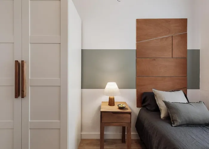 Iztapa - 4 Bedrooms In Eixample Esquerra דירה ברצלונה