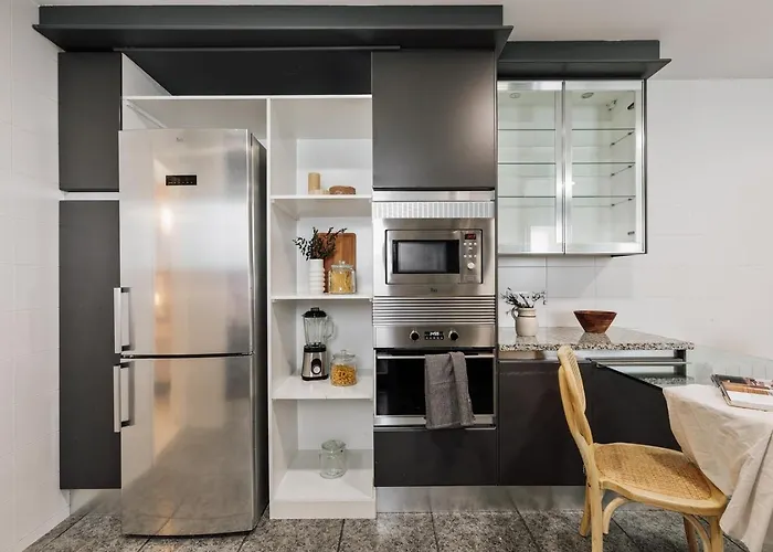 Iztapa - 4 Bedrooms In Eixample Esquerra ברצלונה